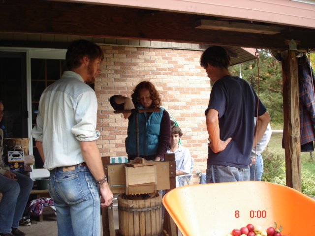 makingapplecider.jpg