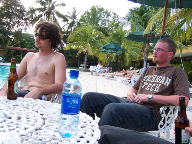 randyandrobatthemanaguahotel.jpg